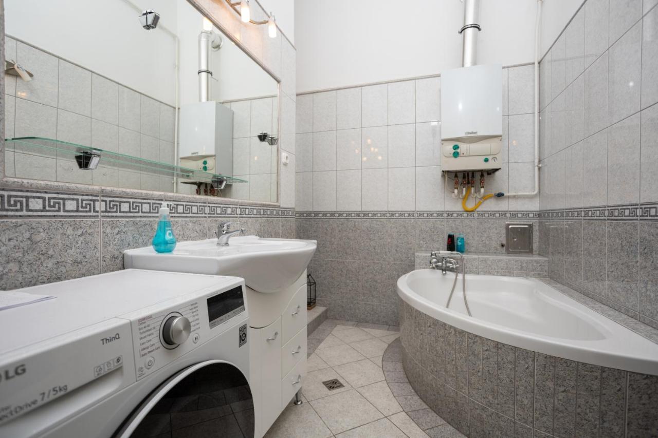 Emerald With Free Parking Apartment *
